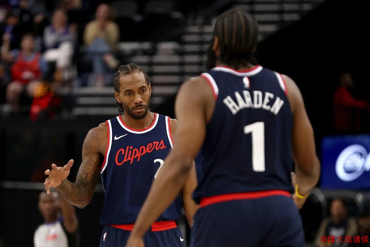 战术升级！莱昂纳德变身三分神射 快艇北征势不可挡