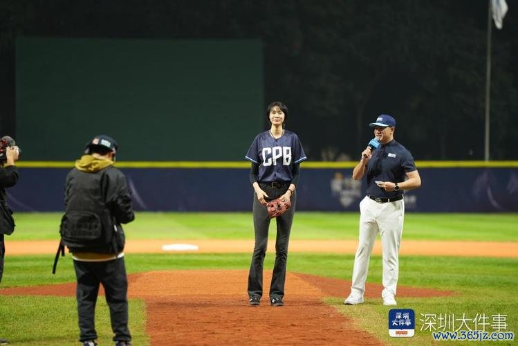 首届中国棒球城市联赛在深圳拉开帷幕